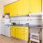 Spacious And Central, 6 Min Walk To
