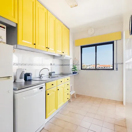 Spacious And Central, 6 Min Walk To Apartman