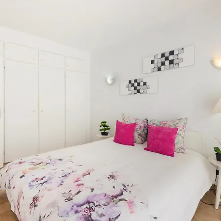 Spacious And Central, 6 Min Walk To Daire Albufeira