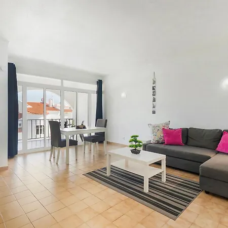 Spacious And Central, 6 Min Walk To 公寓