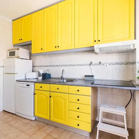 Spacious And Central, 6 Min Walk To