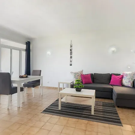 Spacious And Central, 6 Min Walk To Daire Albufeira